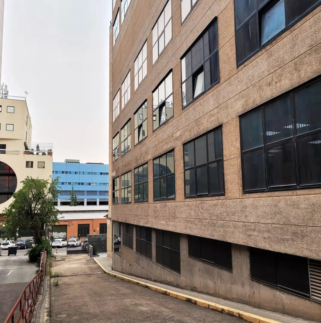 Vista exterior de Oficina en venda en Madrid amb Aire condicionat, Calefacció i Internet