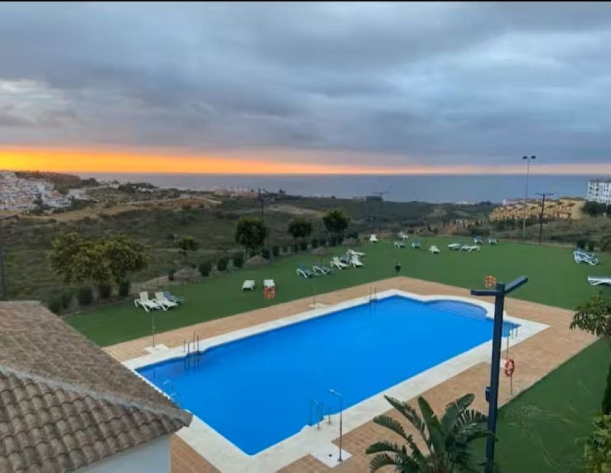Piscina de Planta baixa de lloguer en Manilva amb Aire condicionat, Terrassa i Piscina comunitària