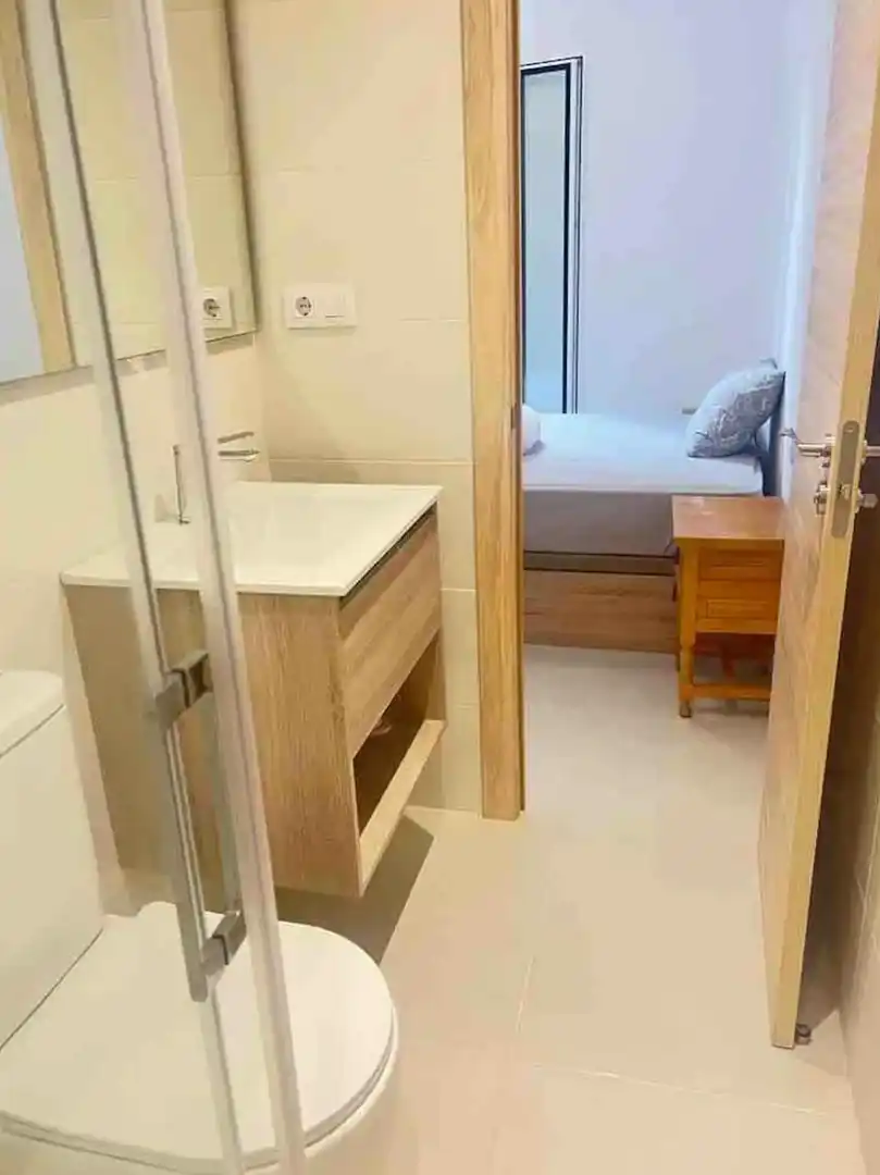 Baño de Piso para compartir en Barcelona con Amueblado y Lavadora