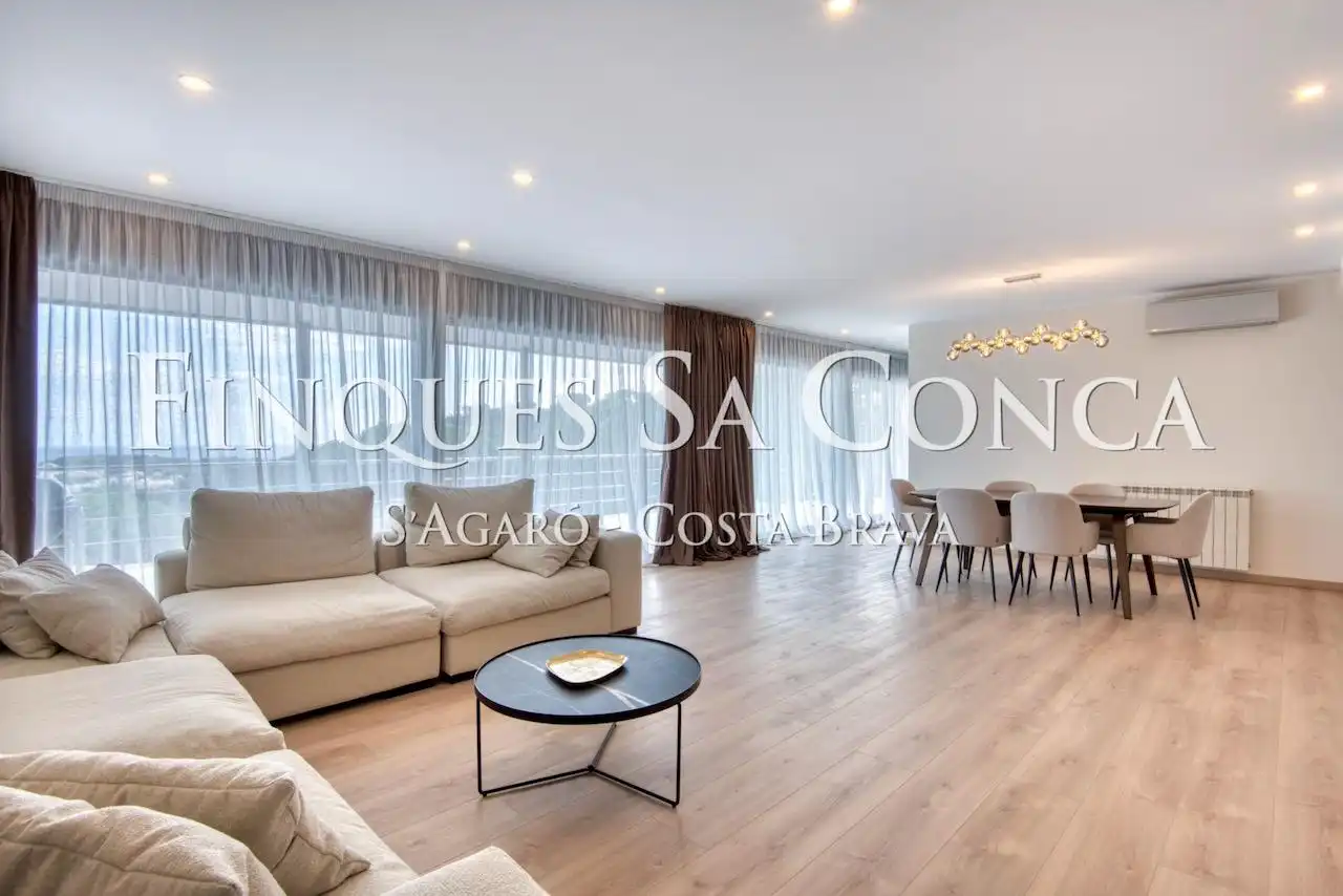 Sala d'estar de Casa o xalet en venda en Sant Feliu de Guíxols amb Aire condicionat, Calefacció i Parquet