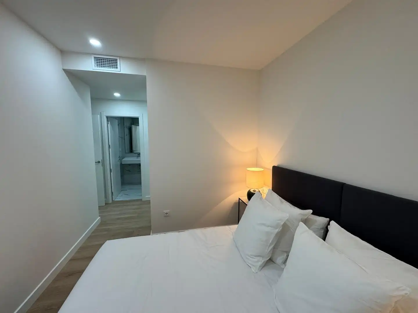Schlafzimmer von Erdgeschoss zum Verkauf in Málaga mit Klimaanlage, Heizung und Terrasse