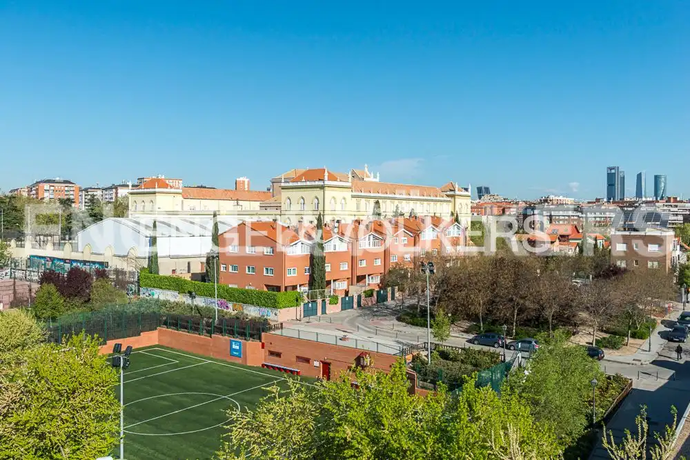 Vista exterior de Piso en venta en Madrid con Calefacción, Jardín privado y Parquet