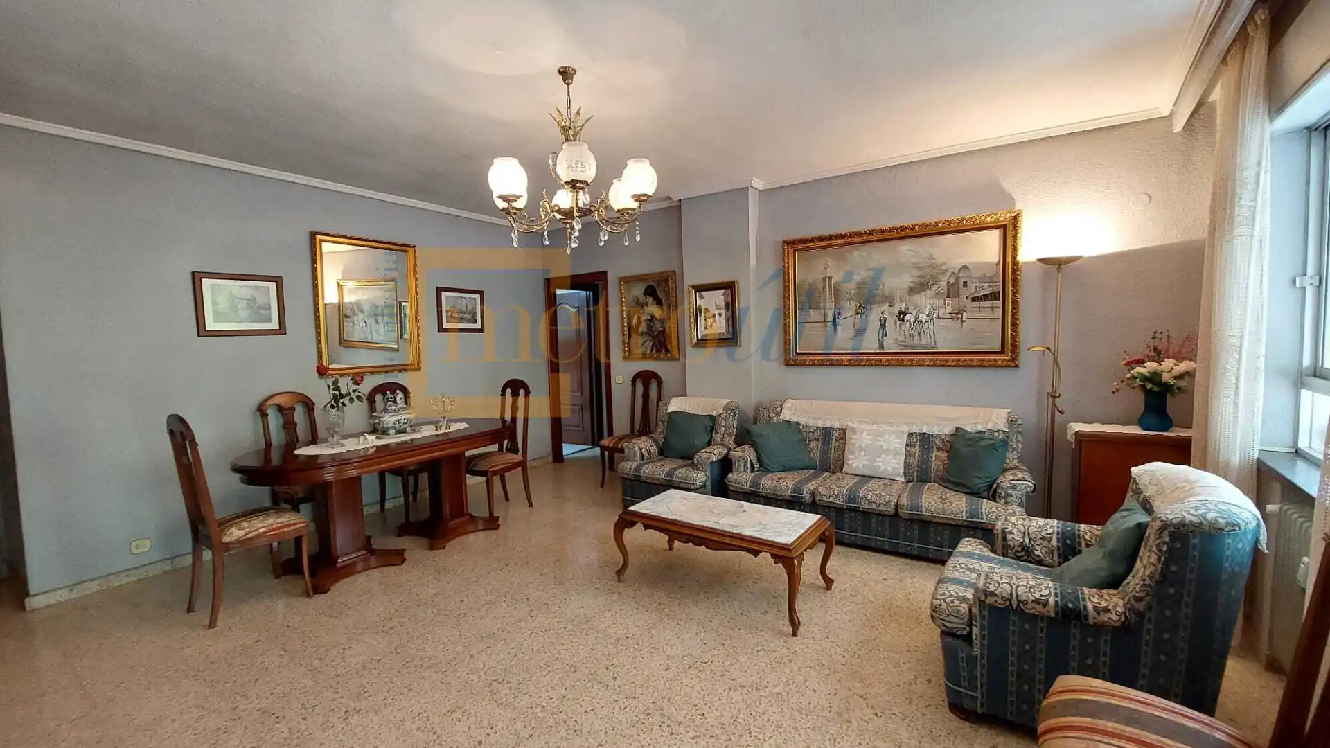 Sala d'estar de Pis en venda en Salamanca amb Balcó