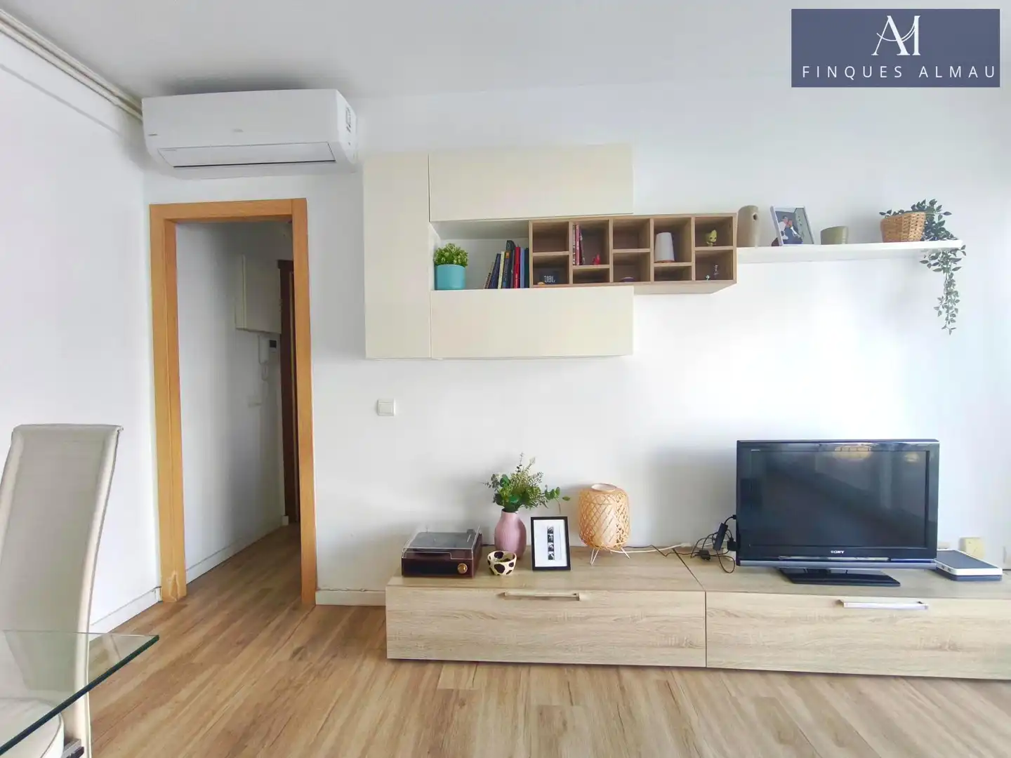 Wohnzimmer von Wohnung zum Verkauf in Sitges mit Klimaanlage, Parkett und Terrasse