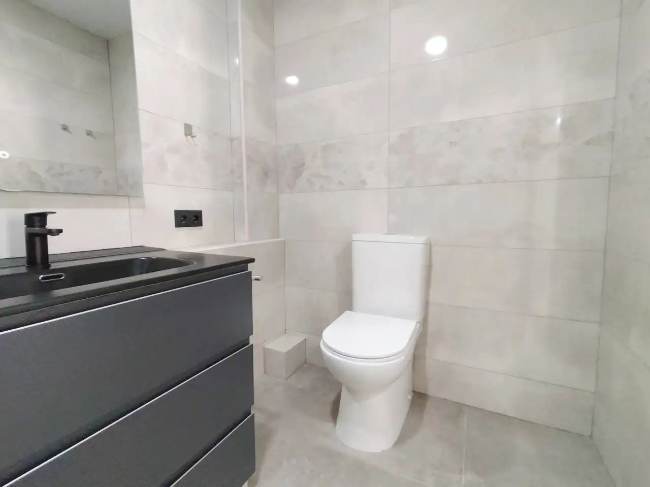 Baño de Piso en venta en Terrassa con Aire acondicionado y Balcón