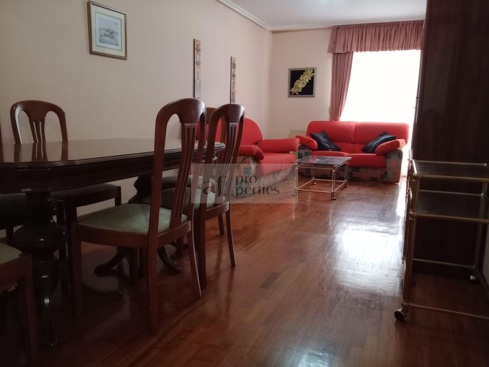 Sala d'estar de Pis en venda en Vigo  amb Calefacció, Parquet i Traster