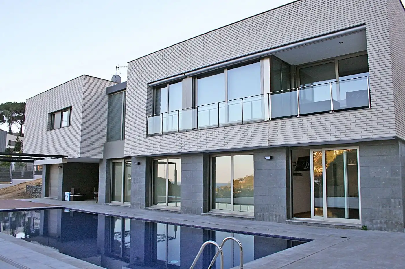 Casa con piscina en venta en Carrer Almadrava 11