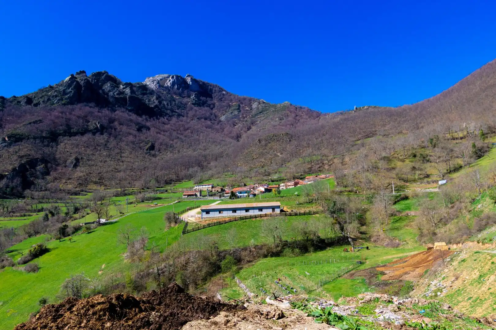 Exterior view of Houses for sale in Vega de Liébana  with Terrace