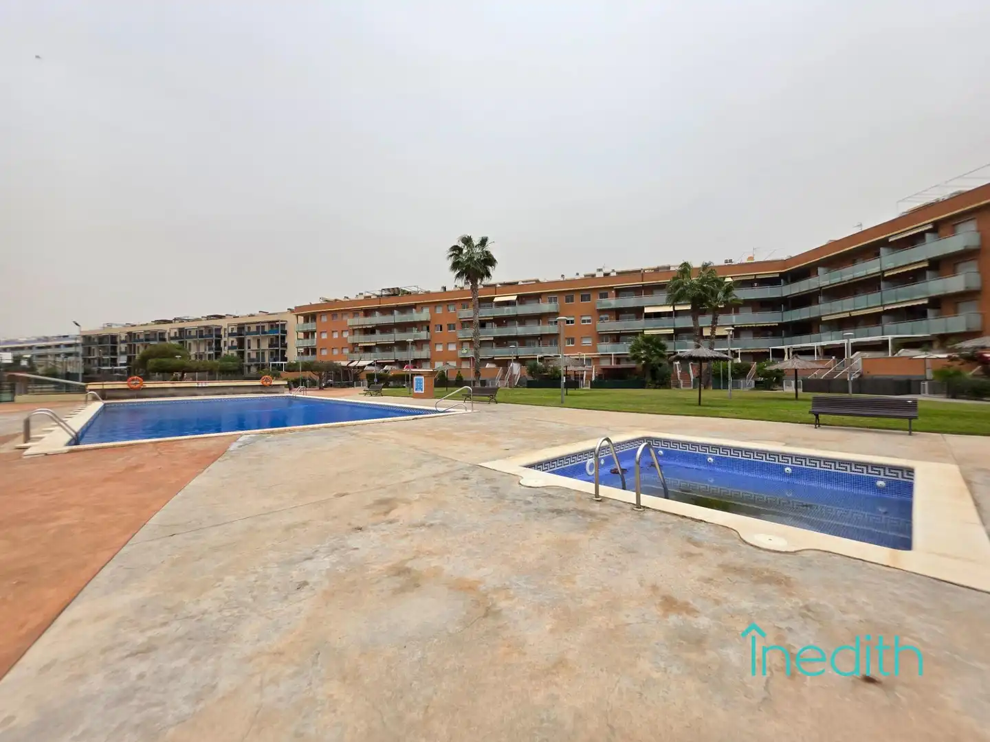 Schwimmbecken von Wohnung zum Verkauf in Cubelles mit Klimaanlage, Heizung und Terrasse