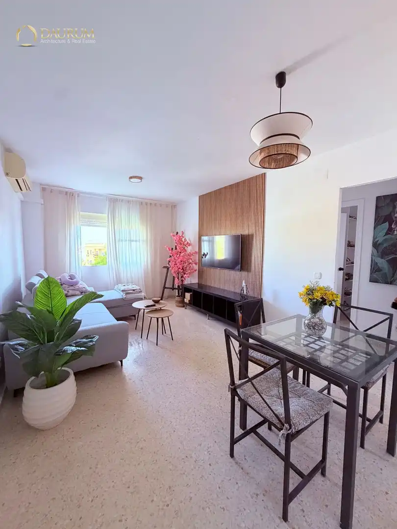 Sala d'estar de Pis en venda en Dos Hermanas amb Aire condicionat i Terrassa