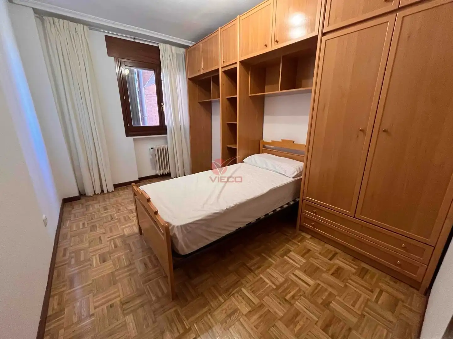 Bedroom of Flat for rent in Cuenca  with Air Conditioner, Heating and Furnished