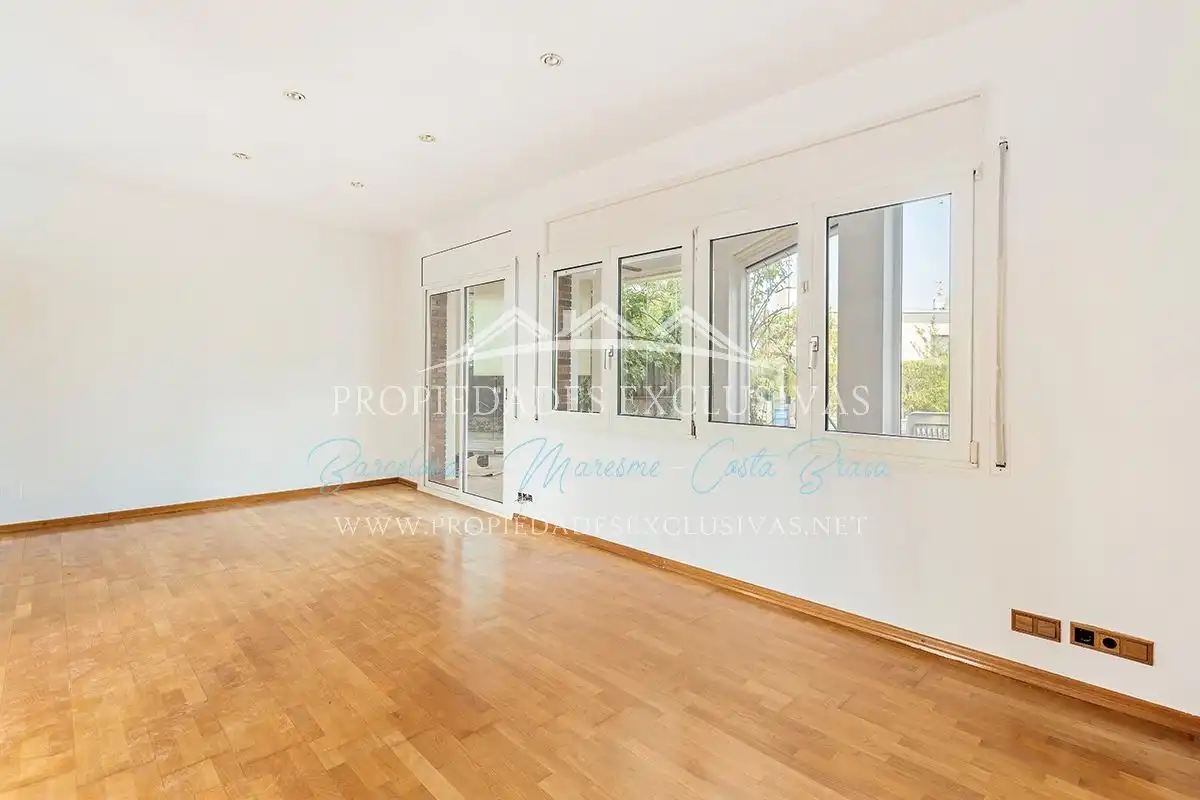 Sala de estar de Casa o chalet en venta en Teià con Aire acondicionado, Calefacción y Jardín privado