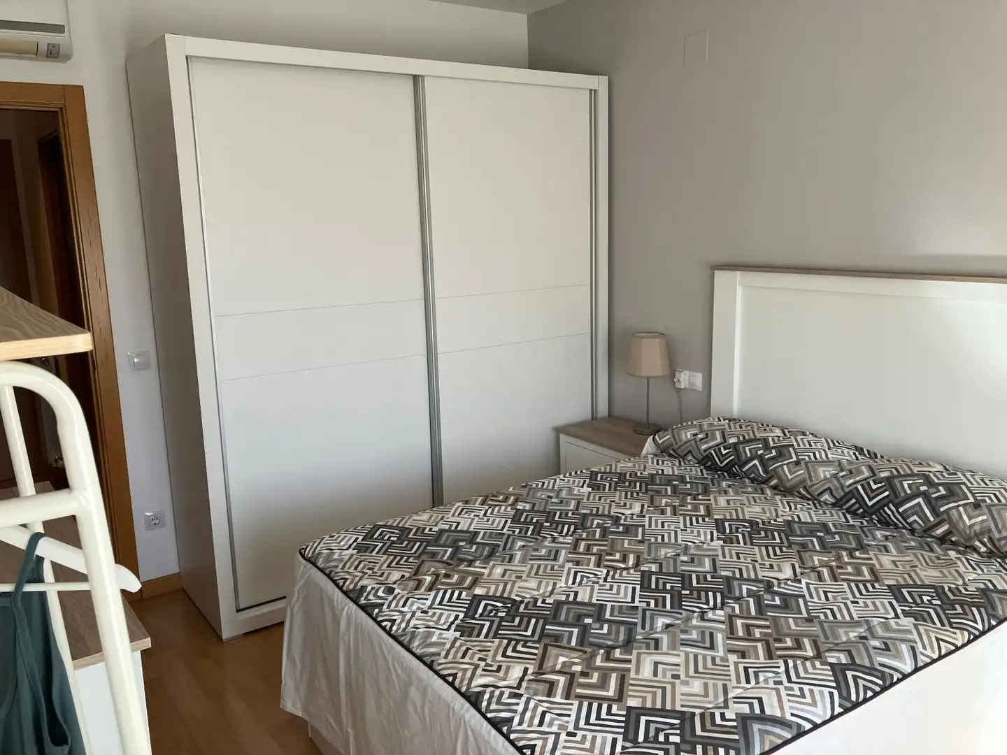 Bedroom of Flat for sale in Valdepeñas  with Air Conditioner, Heating and Storage room