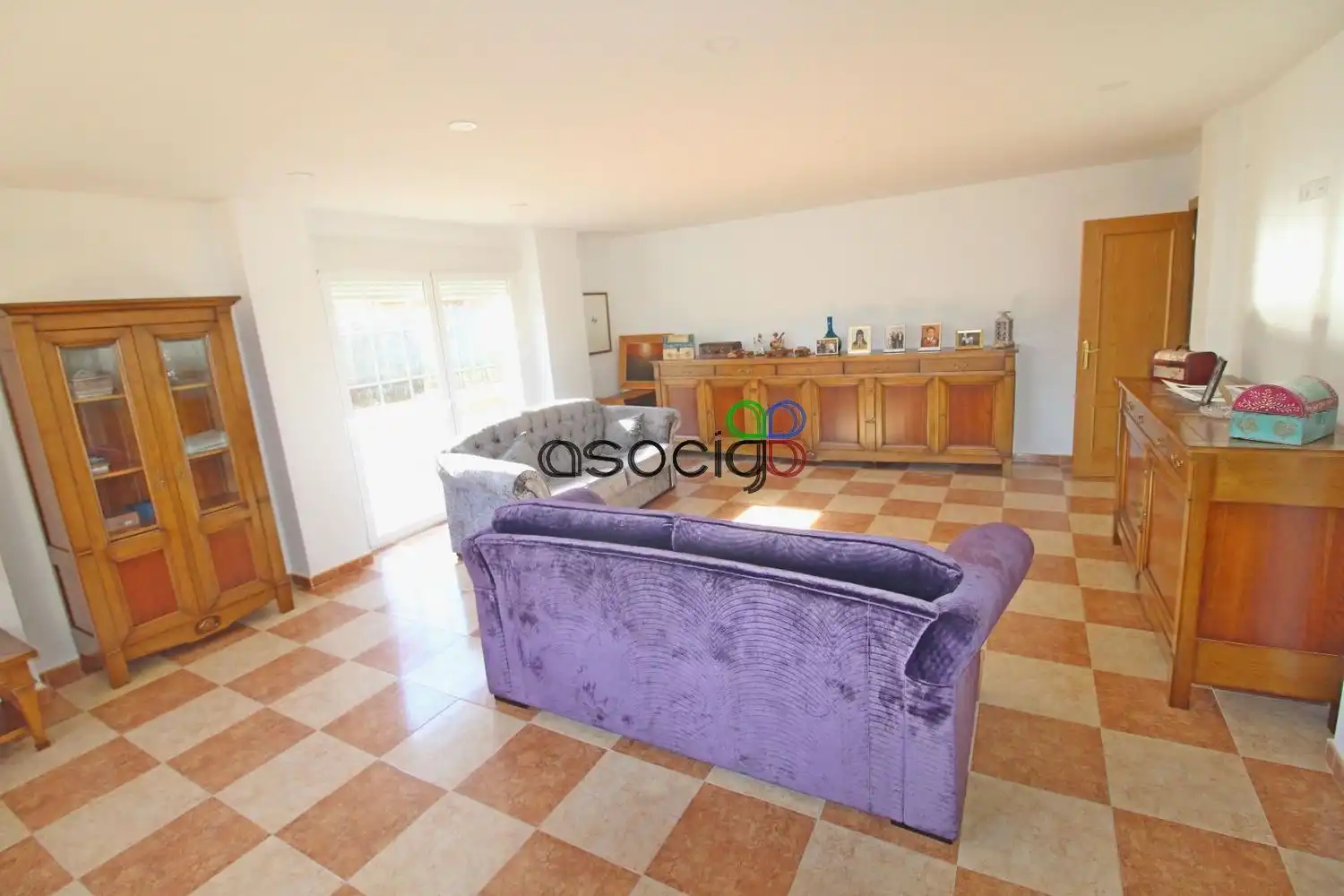 Sala d'estar de Casa o xalet en venda en Guadalajara amb Calefacció, Terrassa i Piscina