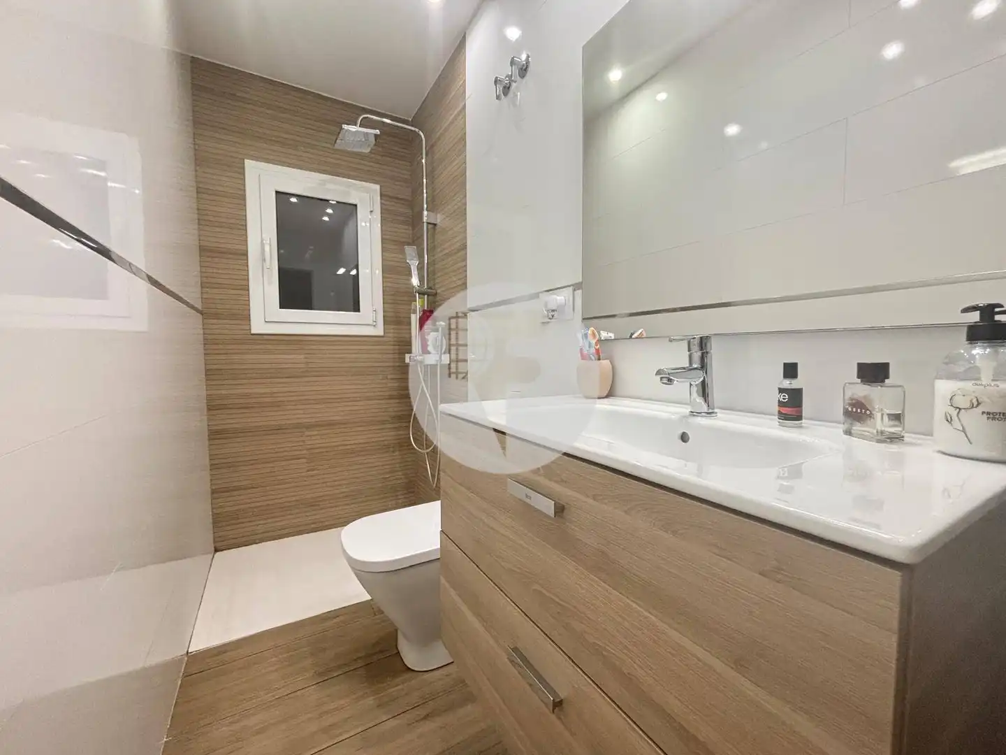 Bathroom of Flat for sale in Granollers  with Air Conditioner, Heating and Storage room