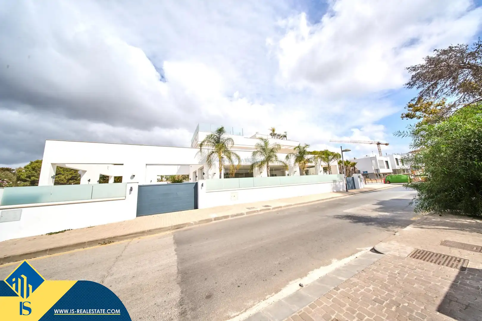 Vista exterior de Casa o xalet en venda en Marbella amb Terrassa i Piscina