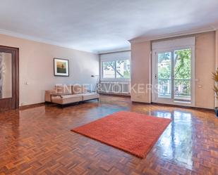 Living room of Apartment for sale in Badalona  with Air Conditioner, Heating and Parquet flooring