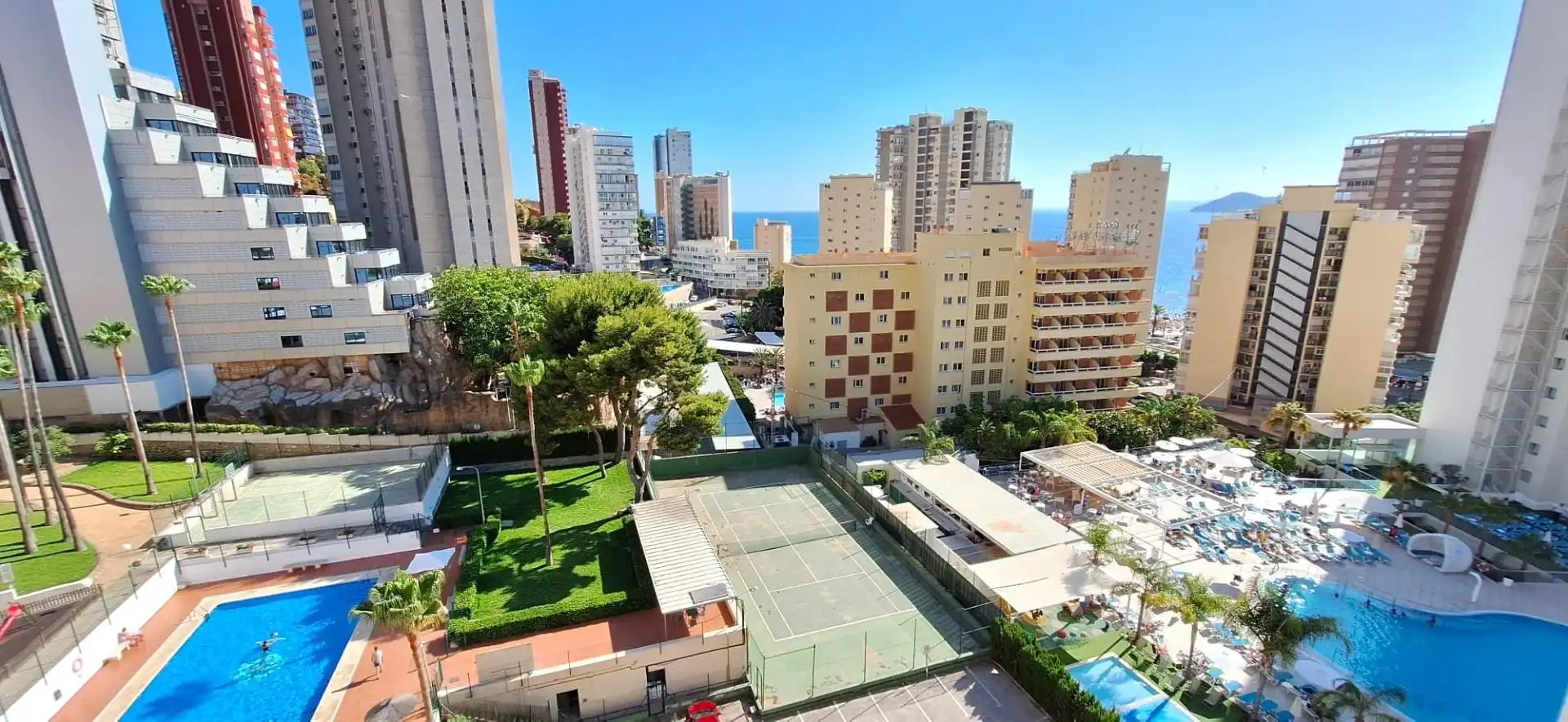 Vista exterior de Apartamento de alquiler en Benidorm con Aire acondicionado, Jardín privado y Amueblado