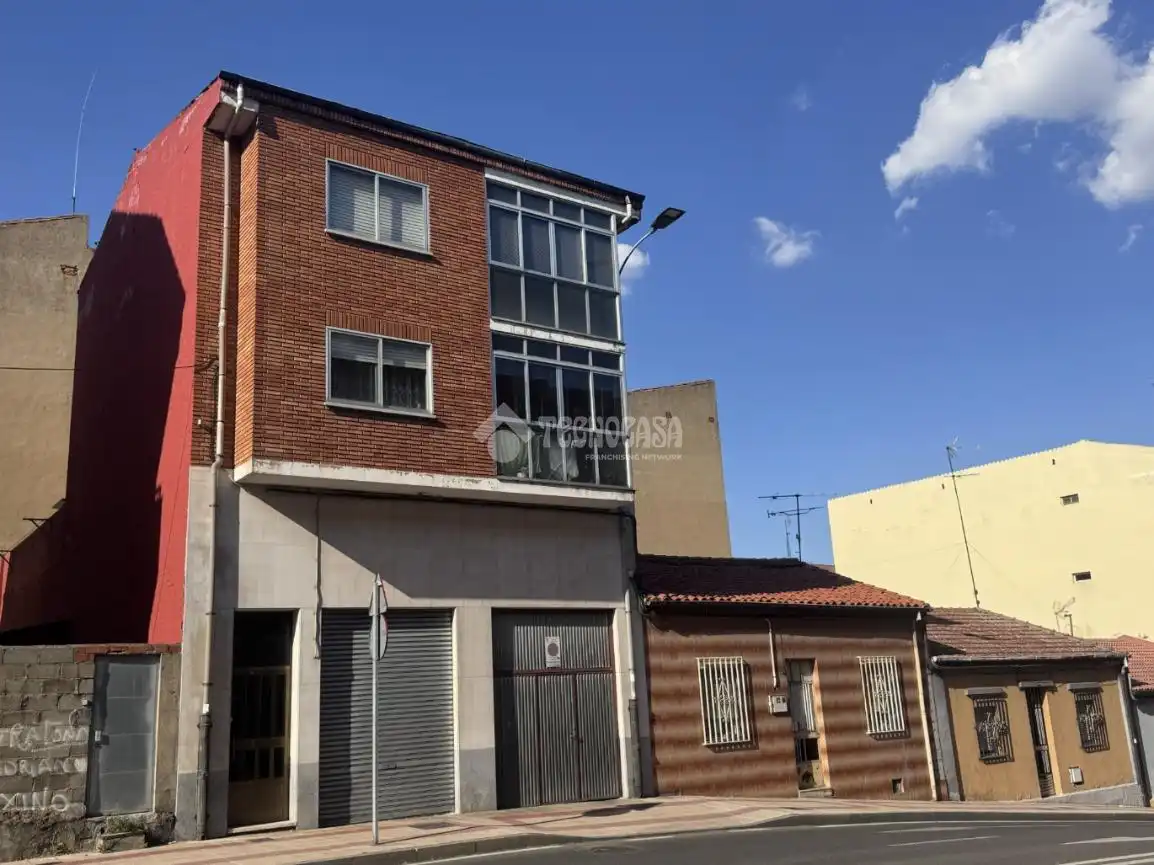 Vista exterior de Edificio en venta en León Capital 