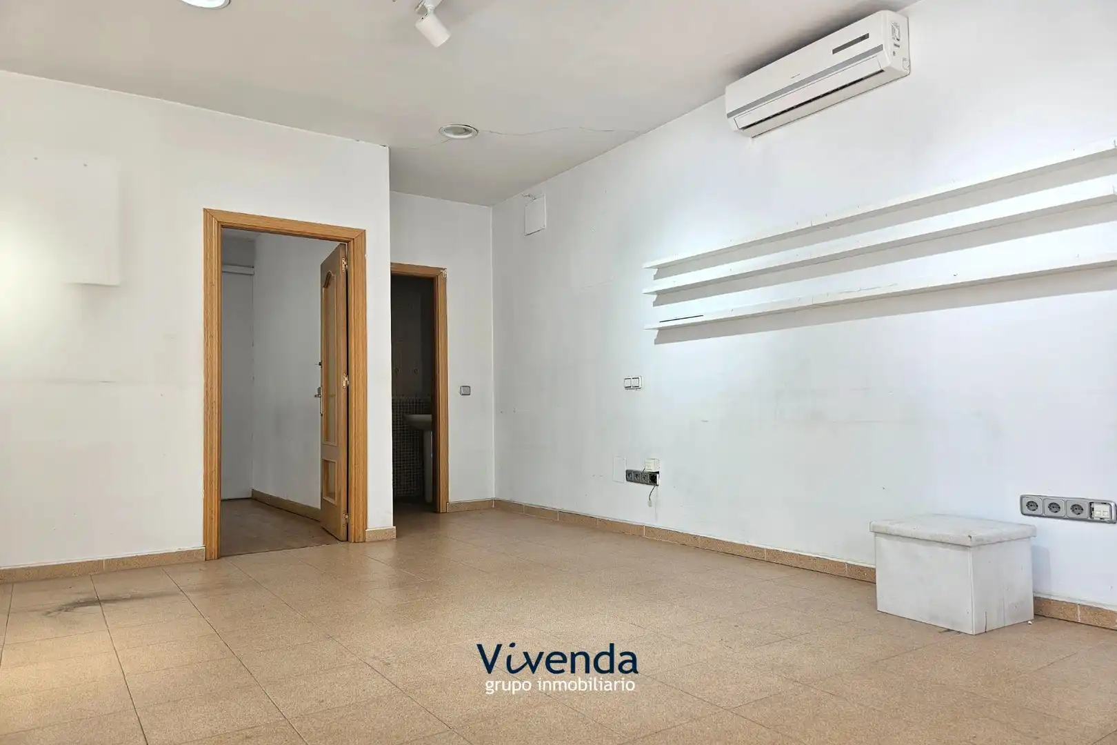 Commercial properties for rent in Humanes de Madrid  with Air Conditioner