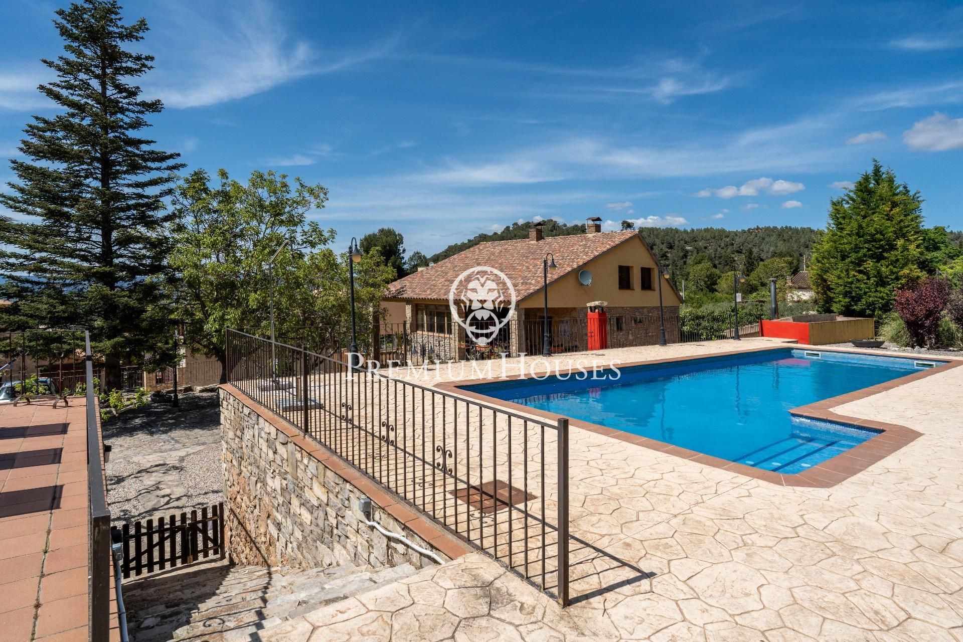 Swimming pool of House or chalet for sale in Montblanc  with Heating, Private garden and Terrace