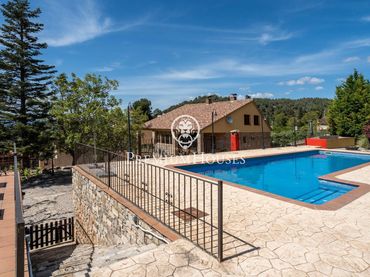 House with pool for sale in Montblanc