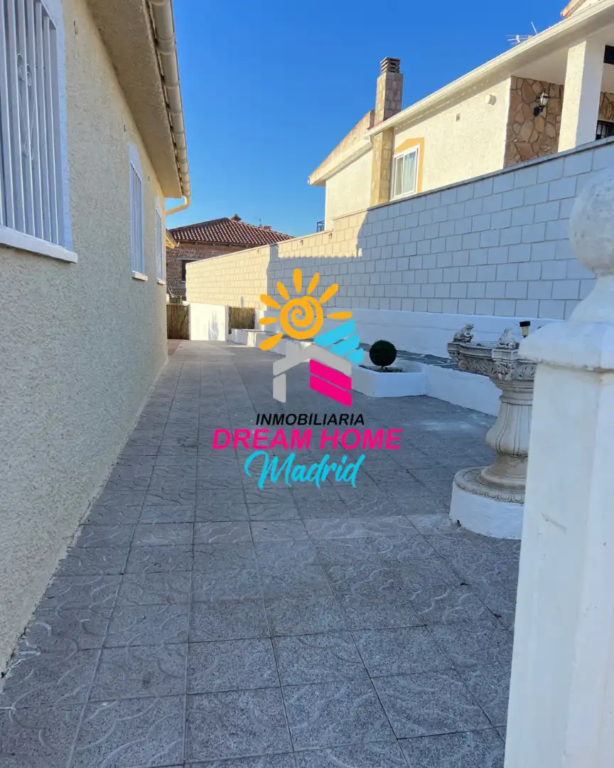 Vista exterior de Casa o chalet en venta en Madrid con Jardín privado