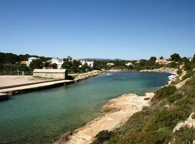 Vista exterior de Casa o xalet en venda en L'Ametlla de Mar  amb Aire condicionat, Jardí privat i Terrassa