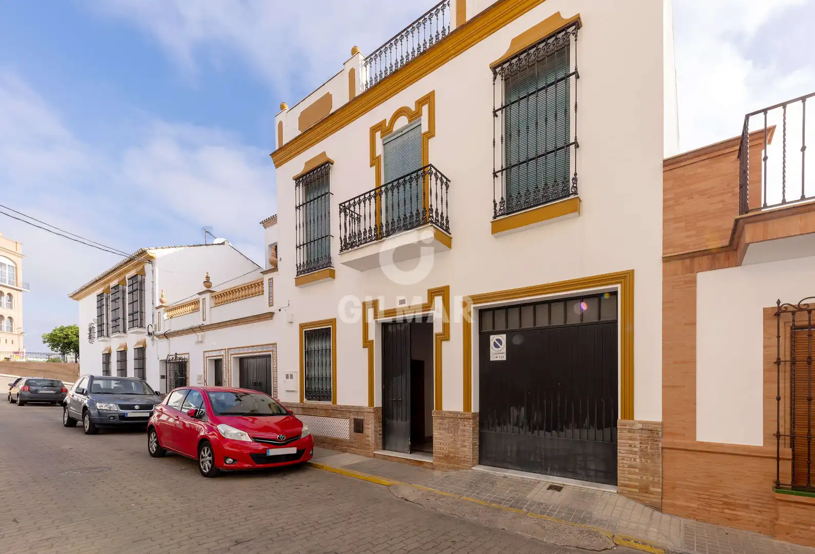 Vista exterior de Casa adosada en venda en Coria del Río amb Calefacció