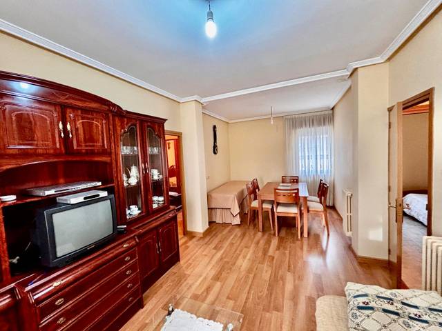 Piso en Venta en Calle Julio Hernández Ortega, 2A en La Bañeza