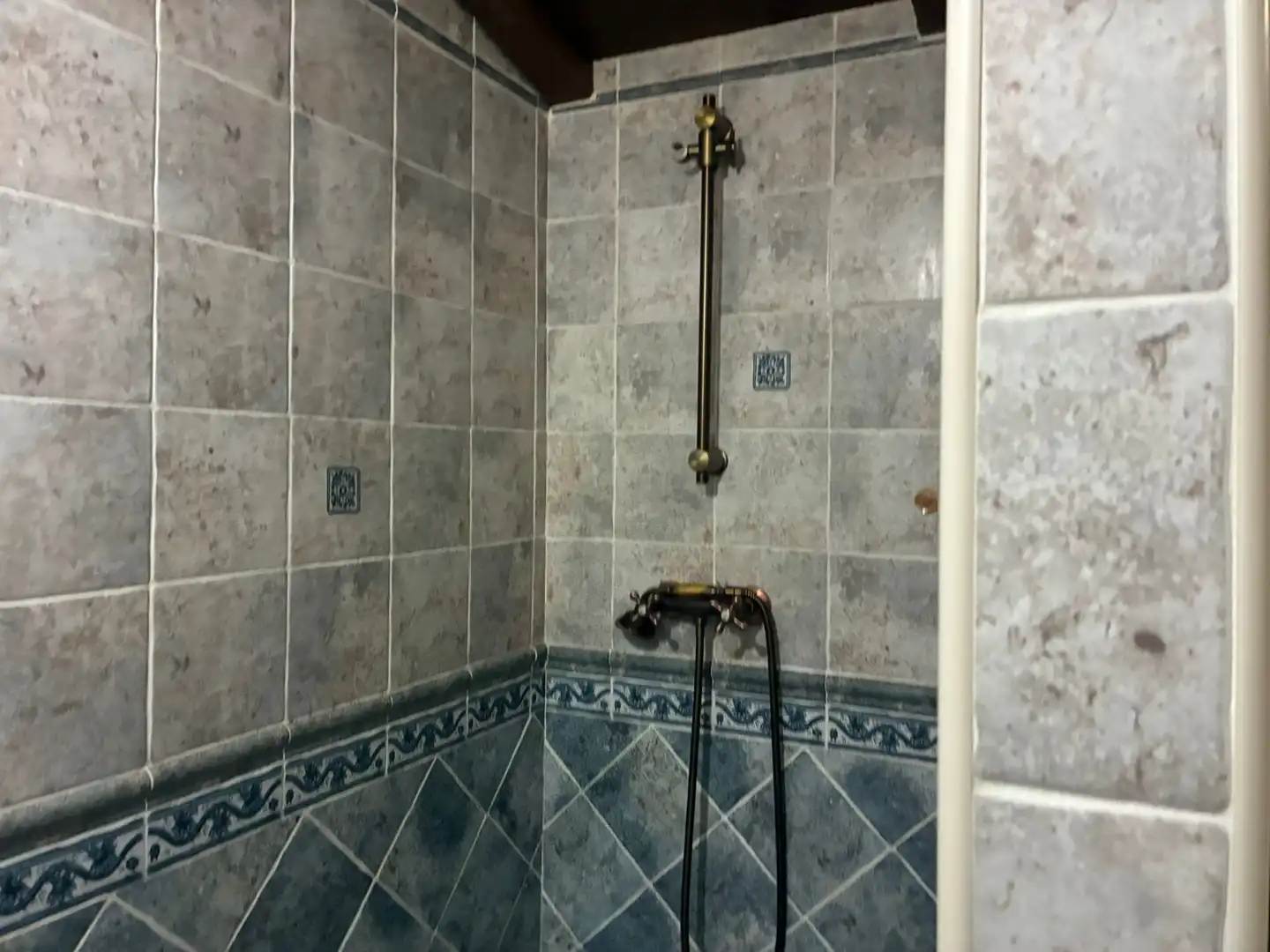 Baño de Finca rústica en venta en Cabezuela del Valle con Calefacción, Jardín privado y Terraza