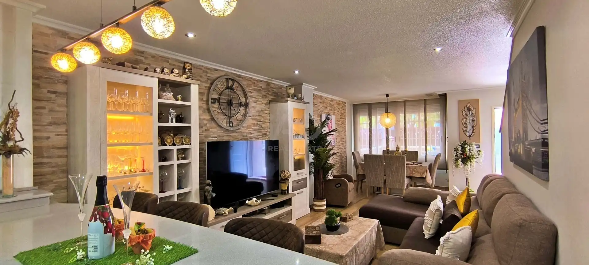 Wohnzimmer von Einfamilien-Reihenhaus zum Verkauf in Elche / Elx mit Klimaanlage, Heizung und Terrasse