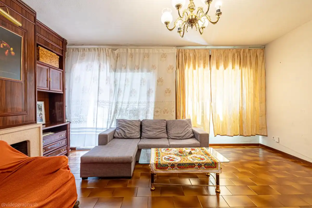 Sala d'estar de Casa adosada en venda en Paracuellos de Jarama amb Aire condicionat, Calefacció i Jardí privat