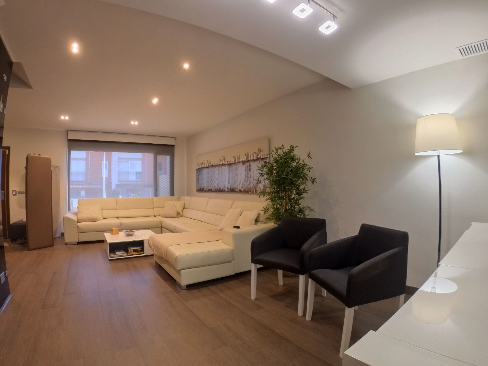 Sala d'estar de Casa adosada en venda en Sagunto / Sagunt amb Aire condicionat, Calefacció i Parquet