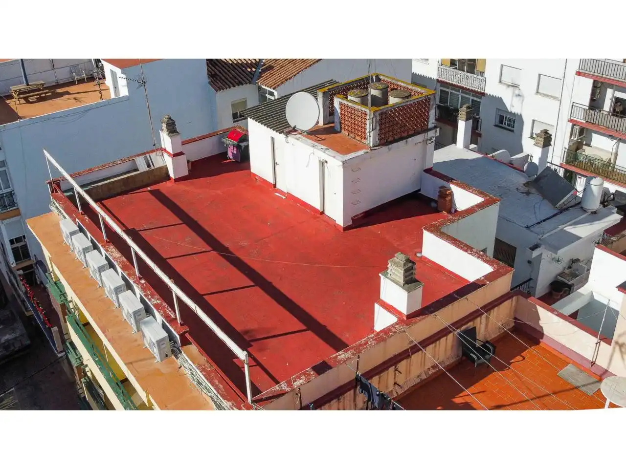 Vista exterior de Edifici en venda en Estepona