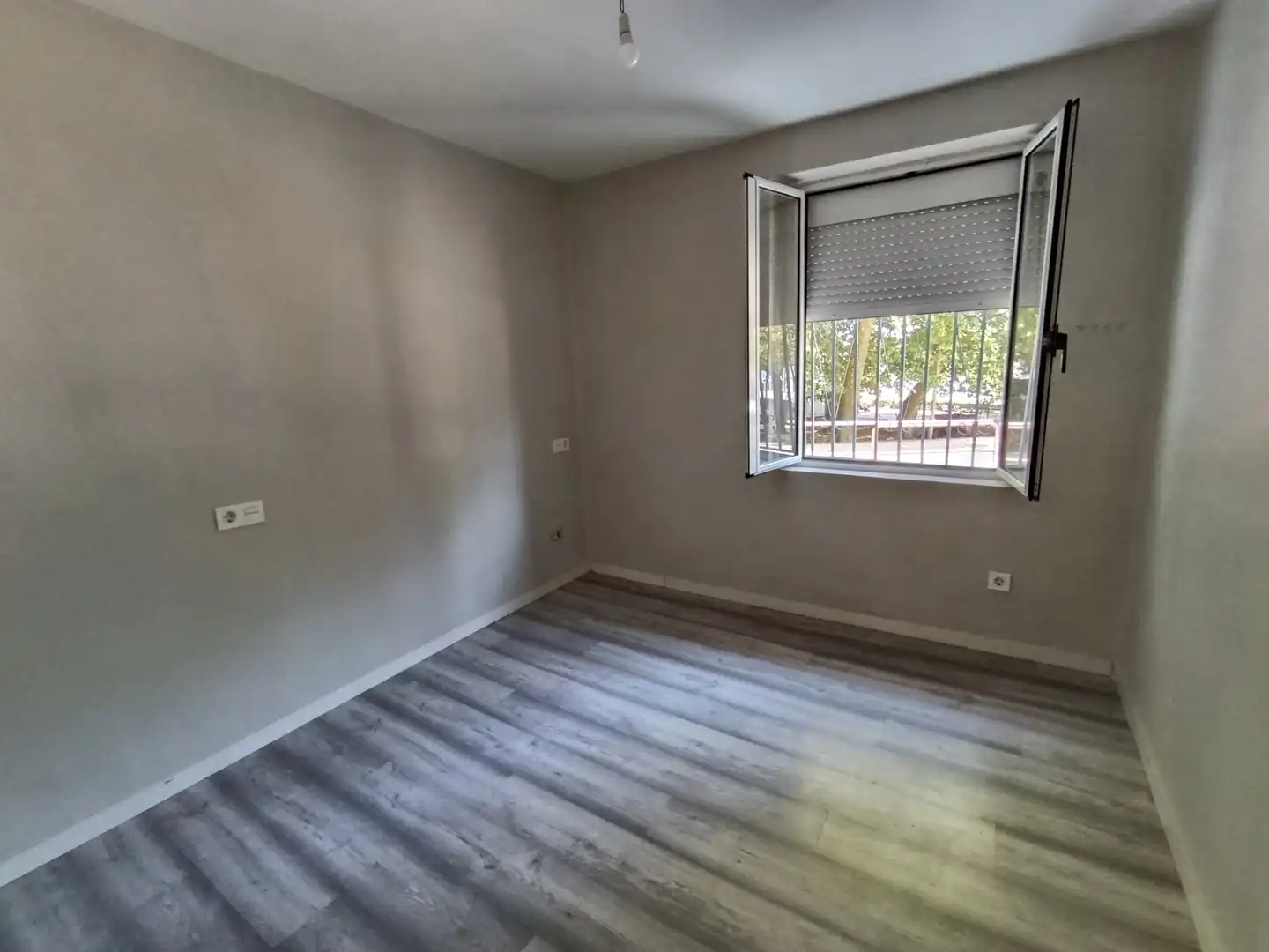 Habitación de Piso en venta en Avilés con Parquet, Horno y Microondas
