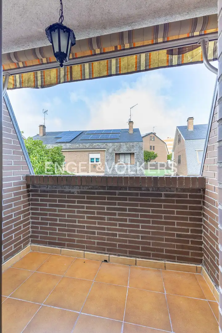 Vista exterior de Casa adosada en venta en El Naranjo