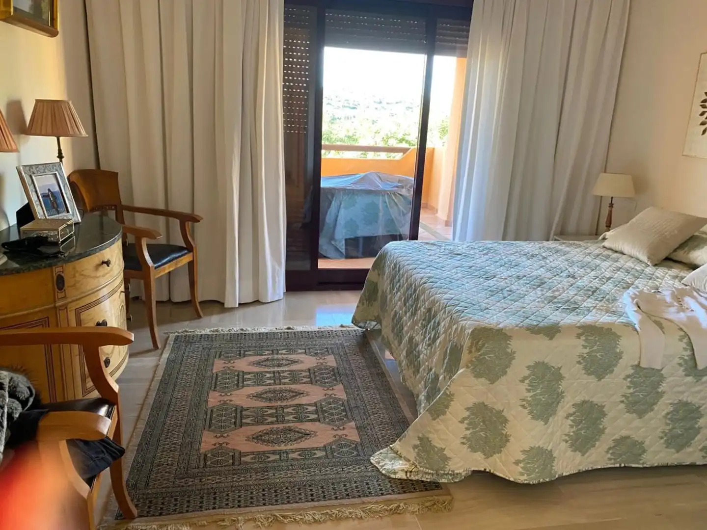 Dormitori de Apartament de lloguer en Sotogrande amb Aire condicionat, Calefacció i Terrassa