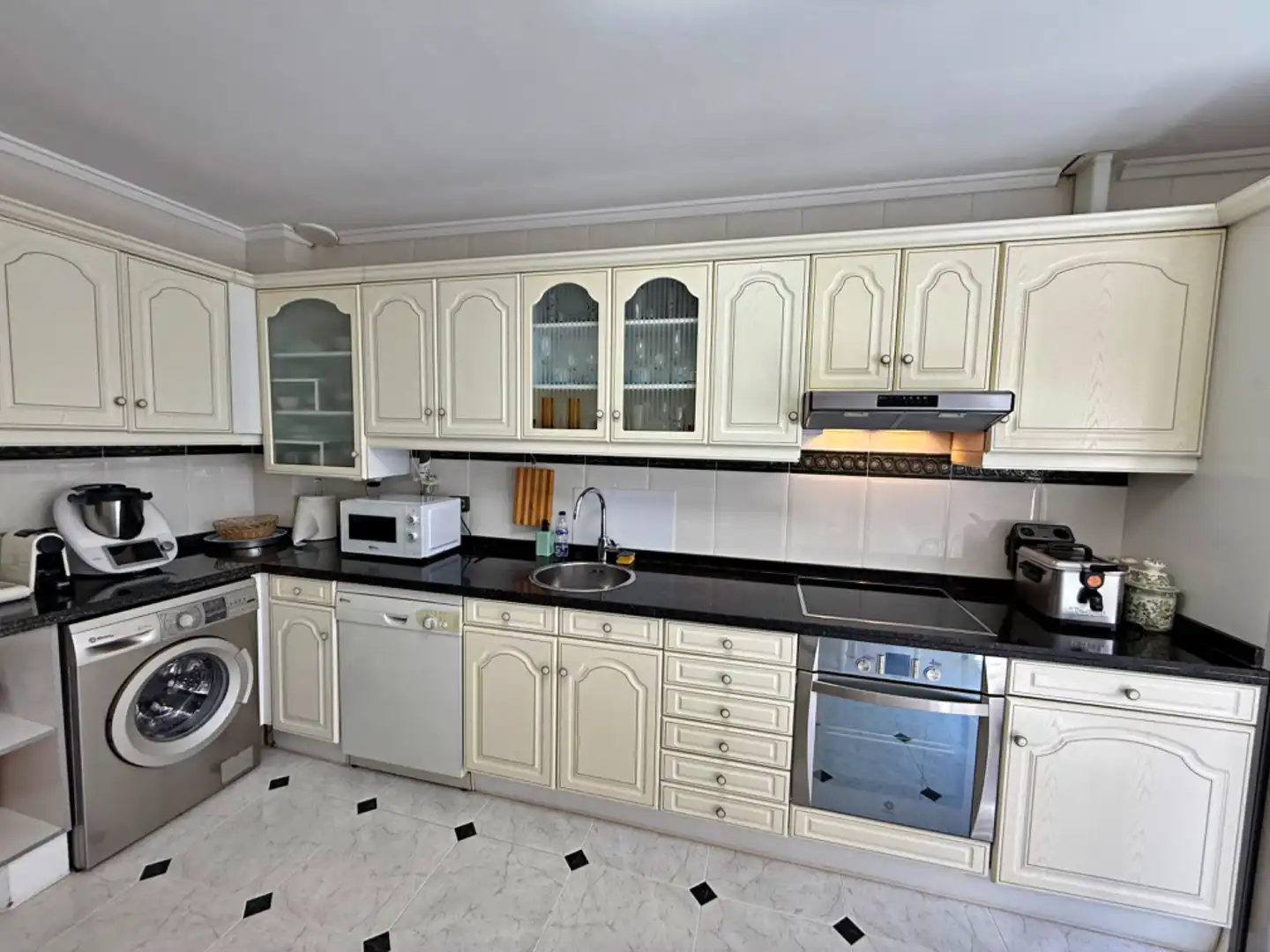 Cocina de Casa adosada en venta en Oviedo  con Calefacción, Jardín privado y Parquet