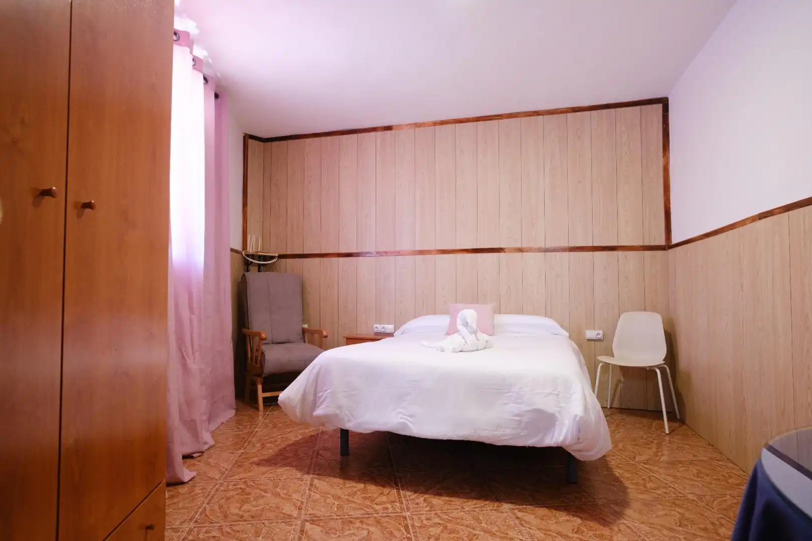 Dormitori de Casa adosada en venda en Teba amb Aire condicionat, Jardí privat i Piscina