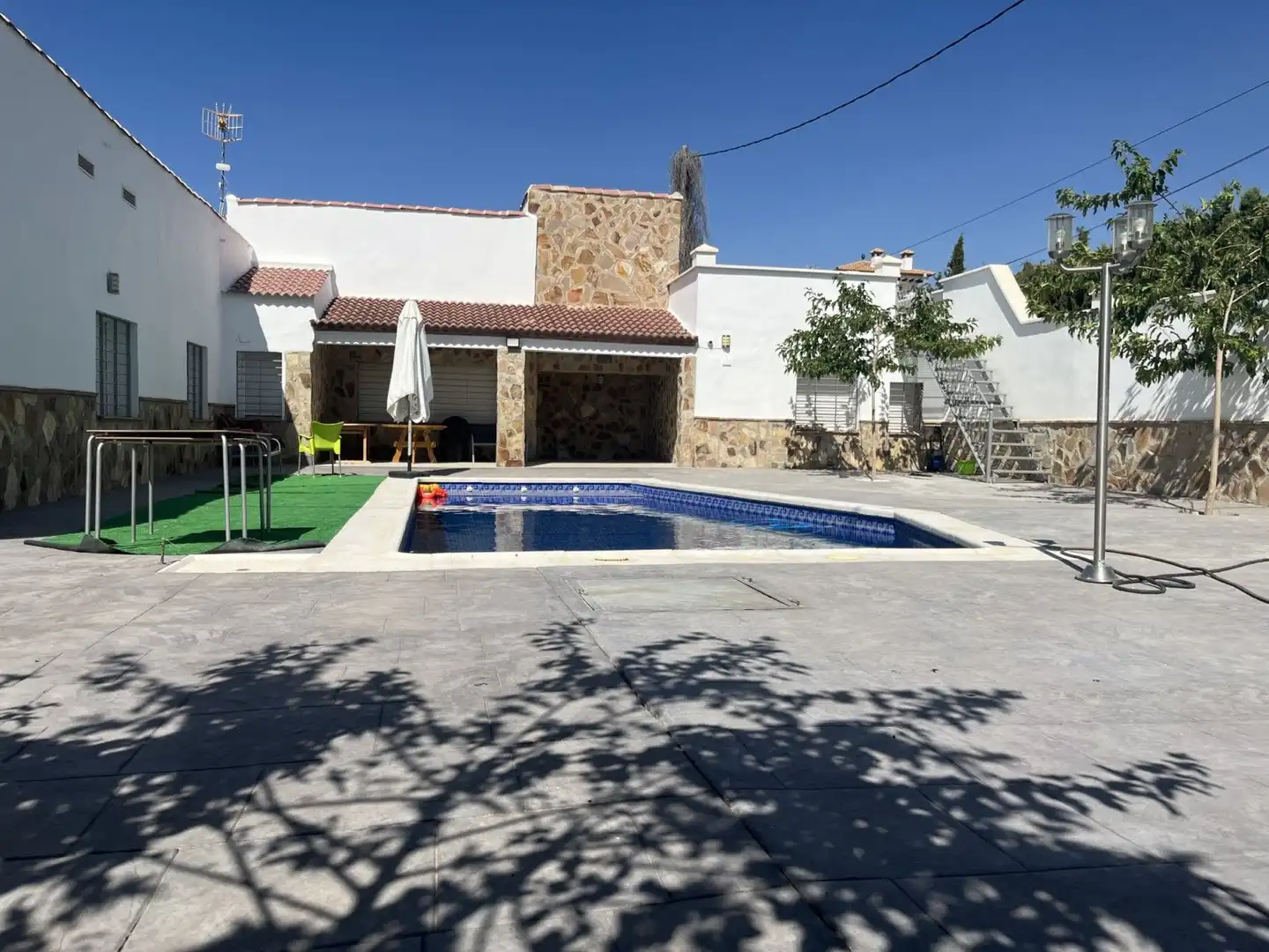 Piscina de Casa o xalet en venda en Jaén amb Aire condicionat, Calefacció i Jardí privat