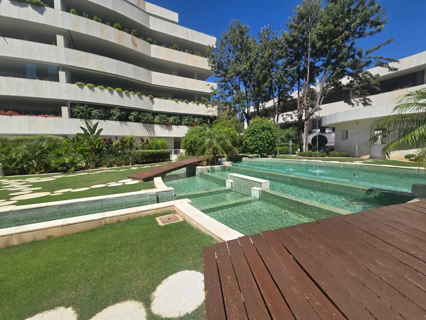 Piscina de Apartament en venda en Marbella amb Aire condicionat, Calefacció i Jardí privat