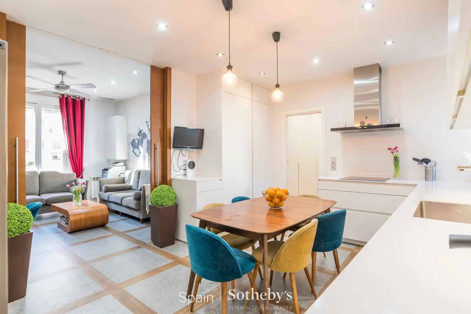 Menjador de Apartament en venda en Madrid amb Aire condicionat, Calefacció i Terrassa