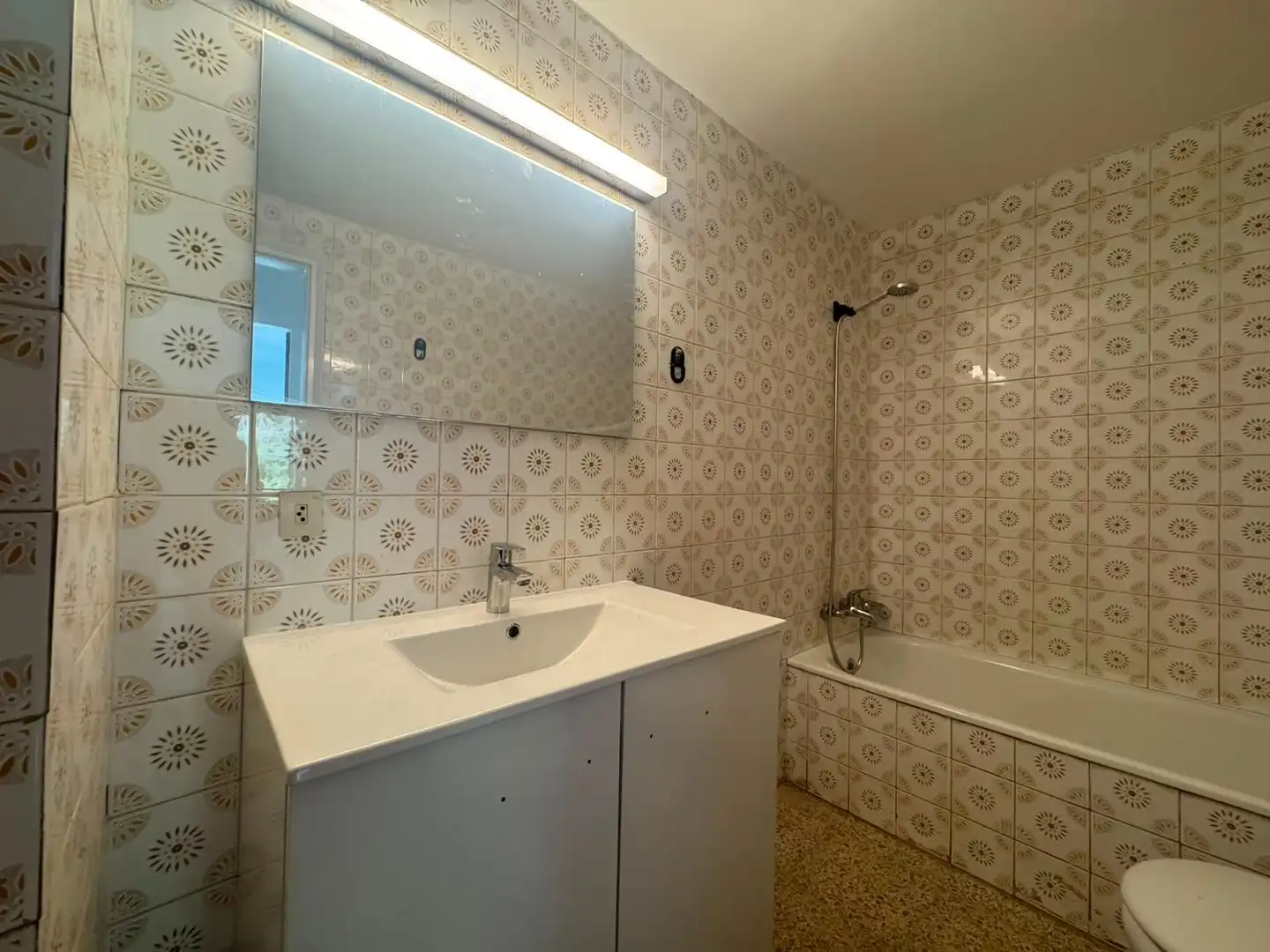 Bathroom of Flat for sale in Amer