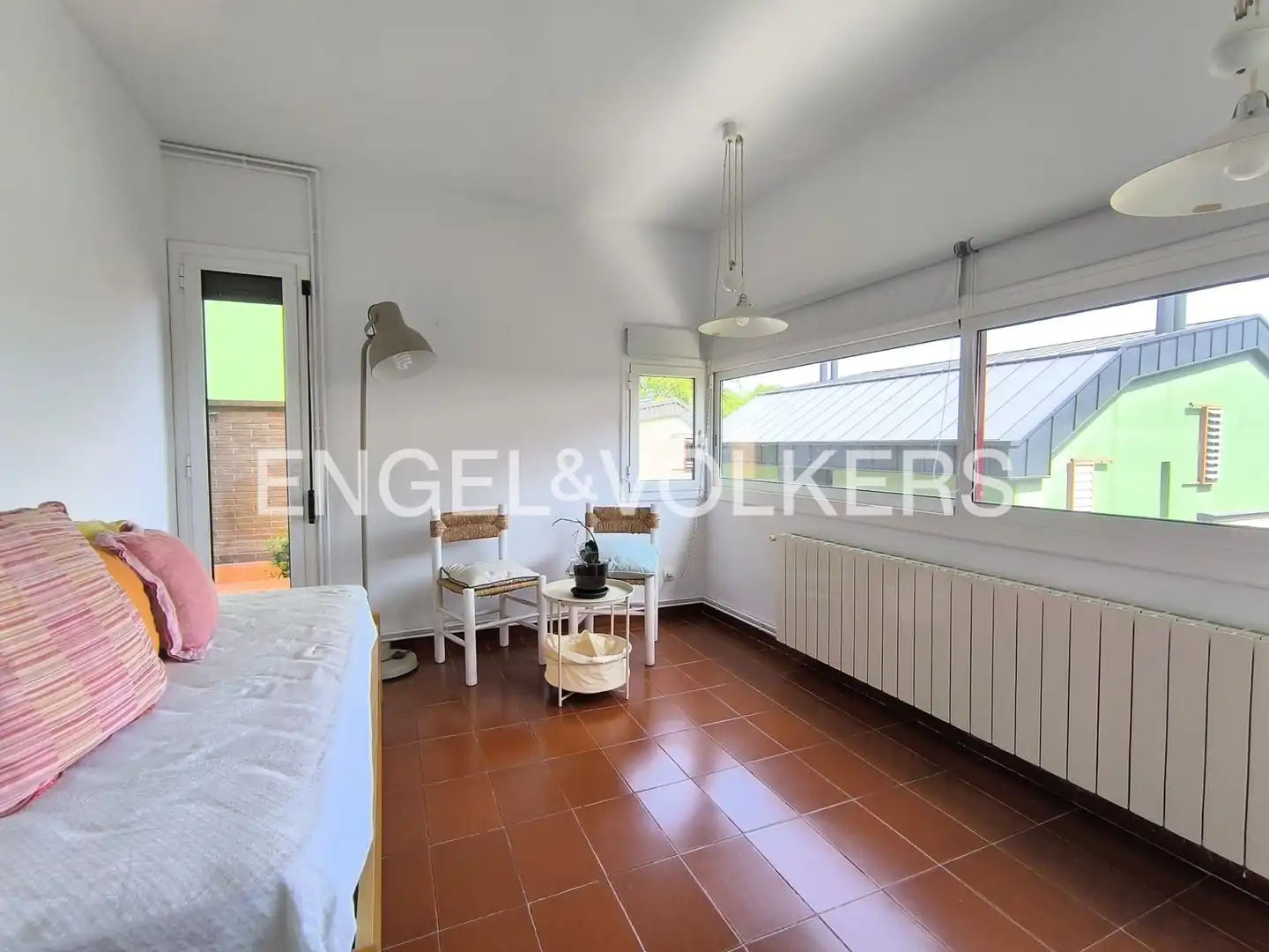 Terrasse von Einfamilien-Reihenhaus zur Miete in Barcelona mit Heizung, Terrasse und Schwimmbad