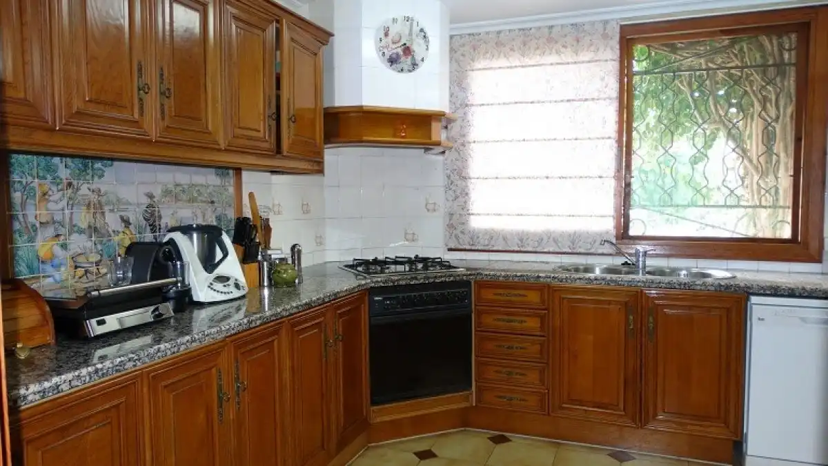 Cuina de Casa o xalet en venda en Castellón de la Plana / Castelló de la Plana amb Calefacció, Jardí privat i Terrassa