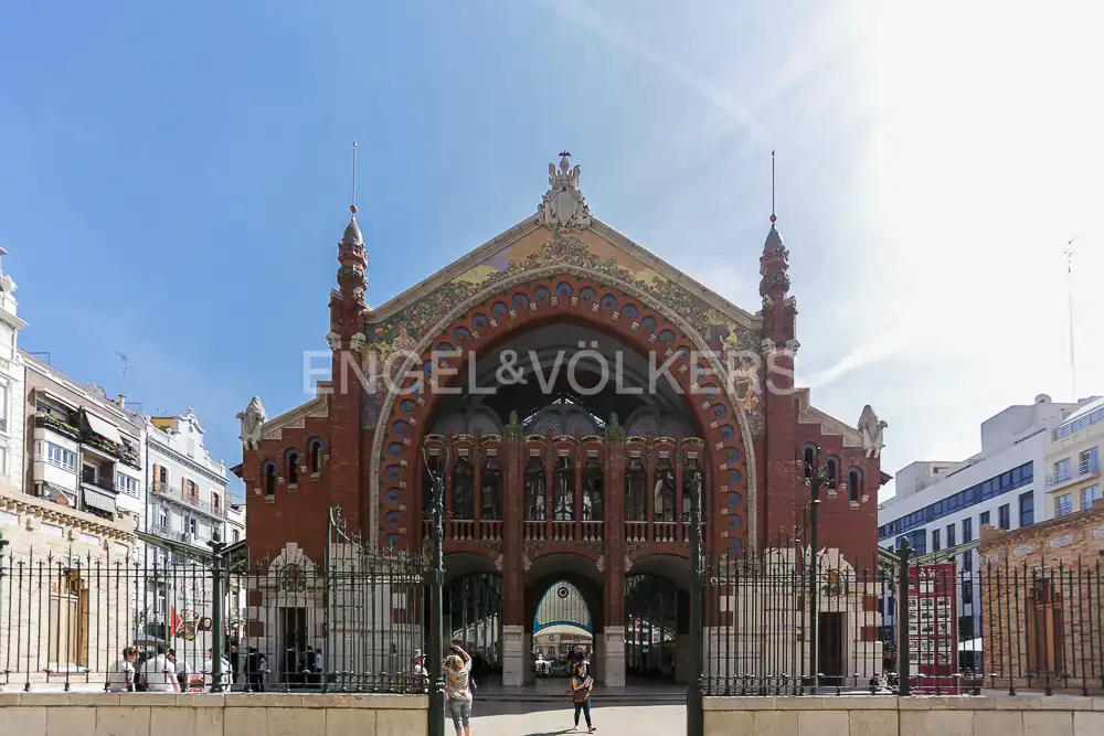 Vista exterior de Ático en venta en Valencia con Aire acondicionado, Calefacción y Parquet