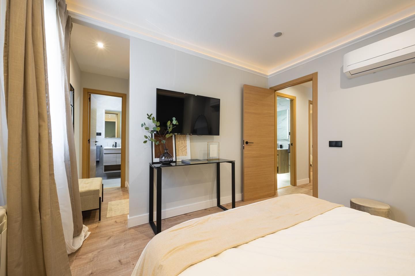 Dormitori de Pis de lloguer en Granollers amb Aire condicionat, Moblat i Es permeten mascotes