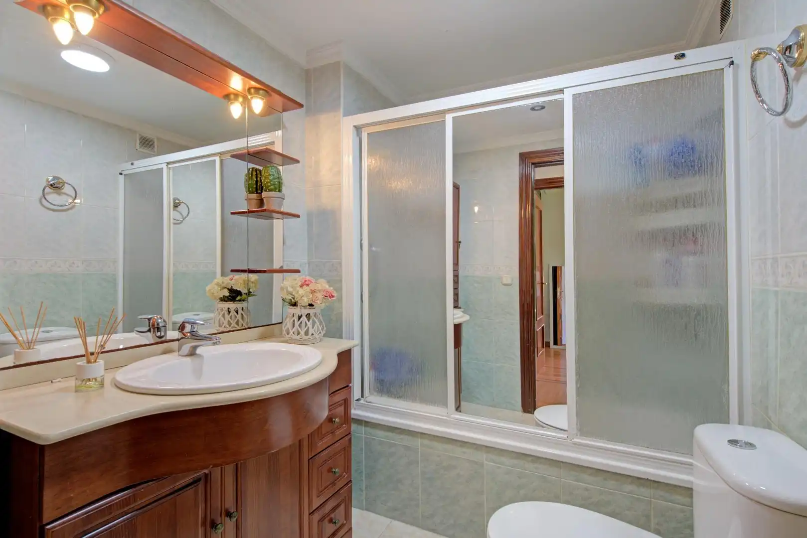 Baño de Piso en venta en Atarfe con Aire acondicionado
