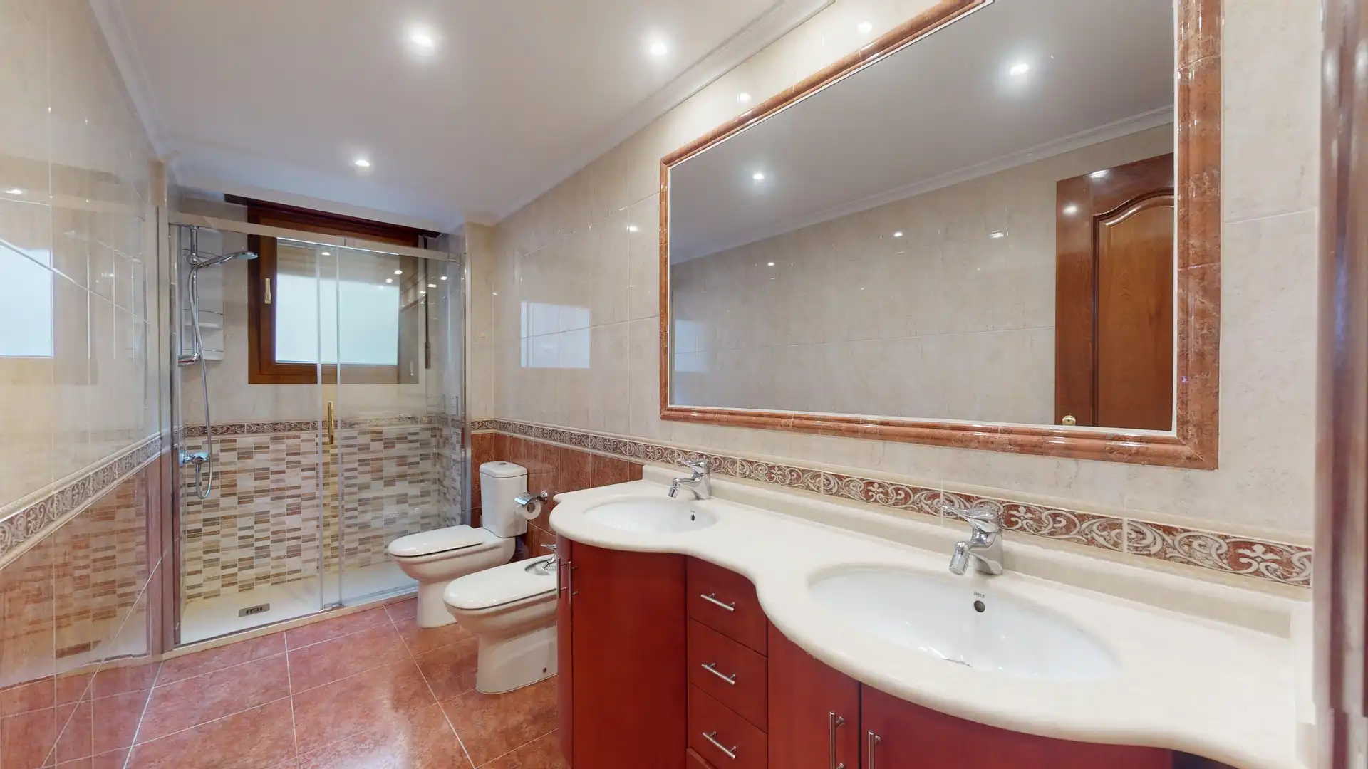Badezimmer von Wohnung zum Verkauf in Barakaldo  mit Heizung und Balkon
